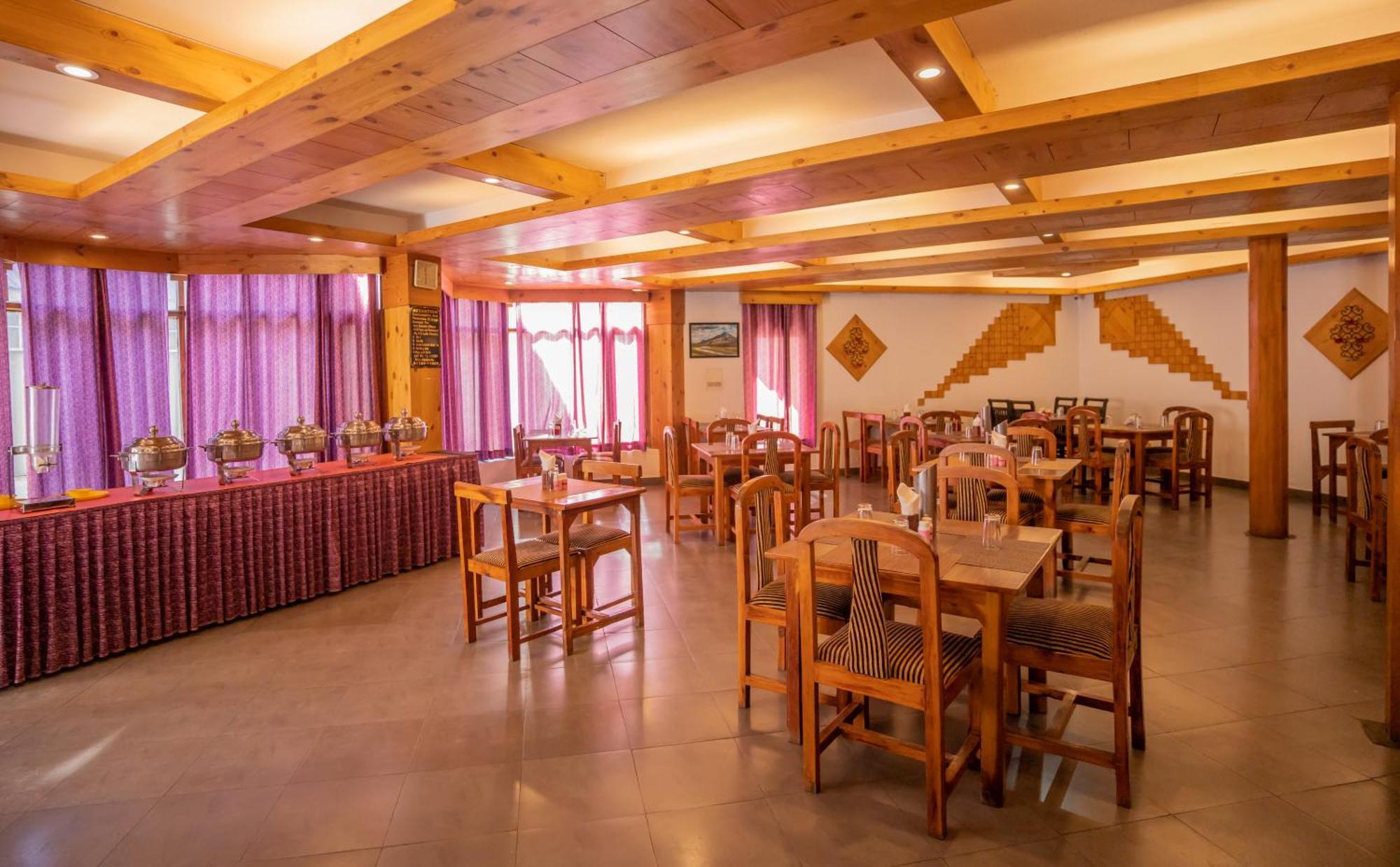 The Conifer Hotel Manāli Exterior foto