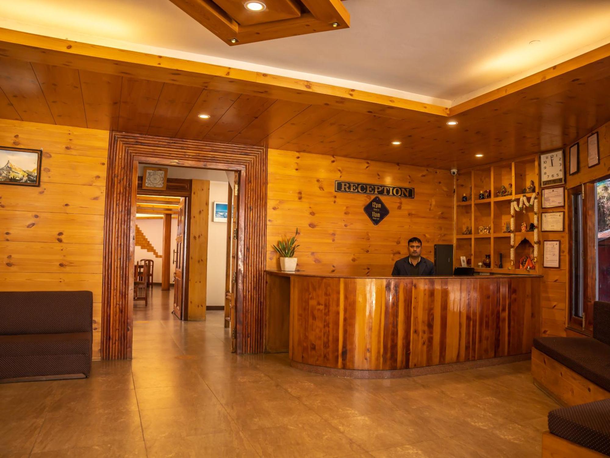 The Conifer Hotel Manāli Exterior foto