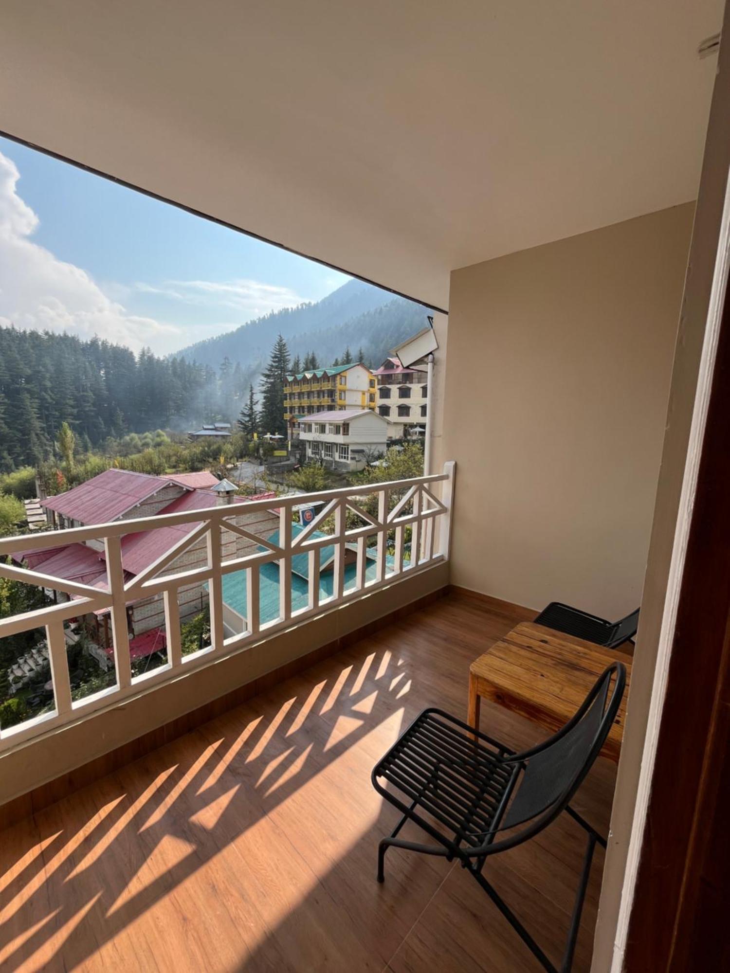 The Conifer Hotel Manāli Exterior foto