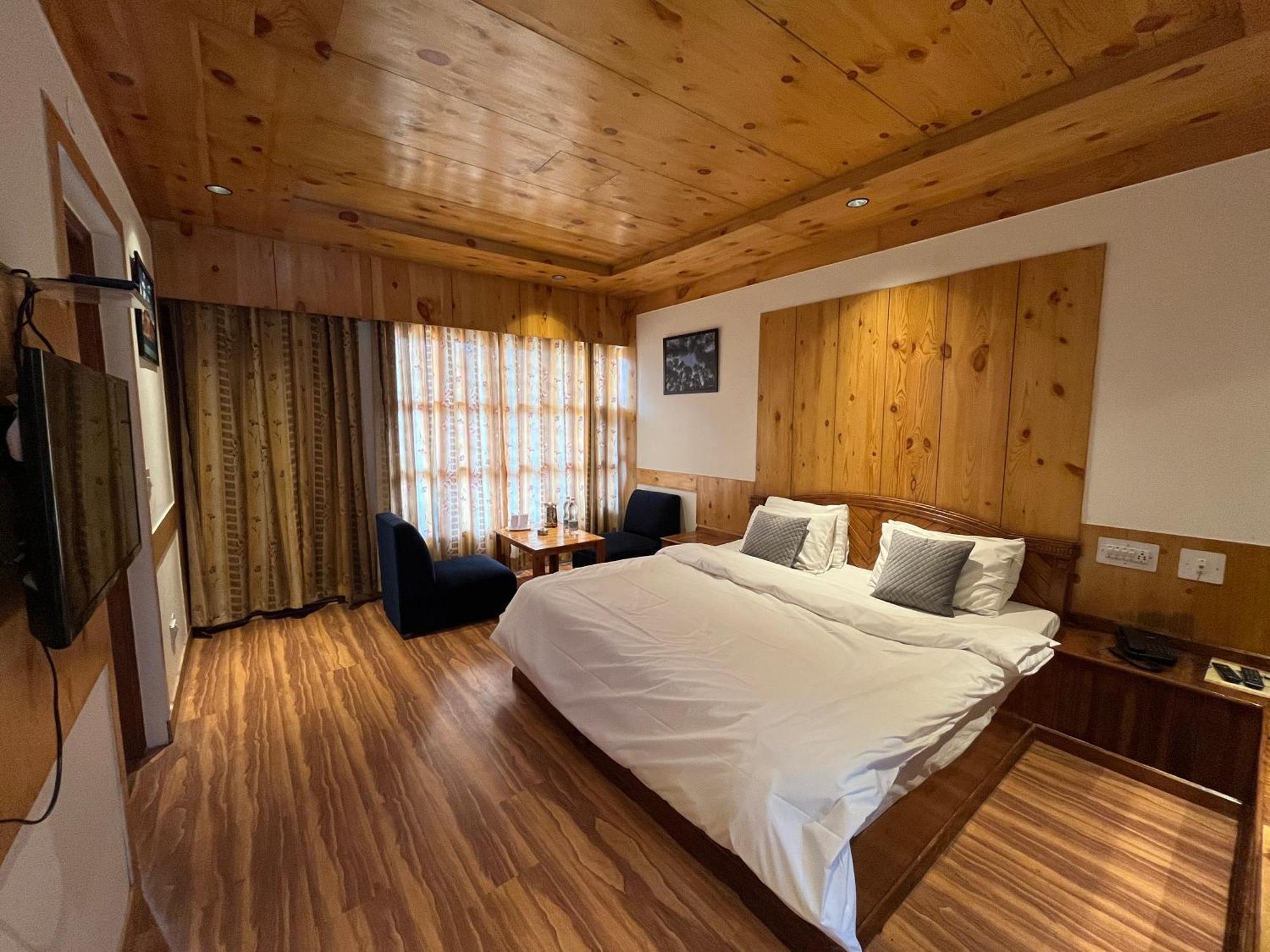 The Conifer Hotel Manāli Exterior foto