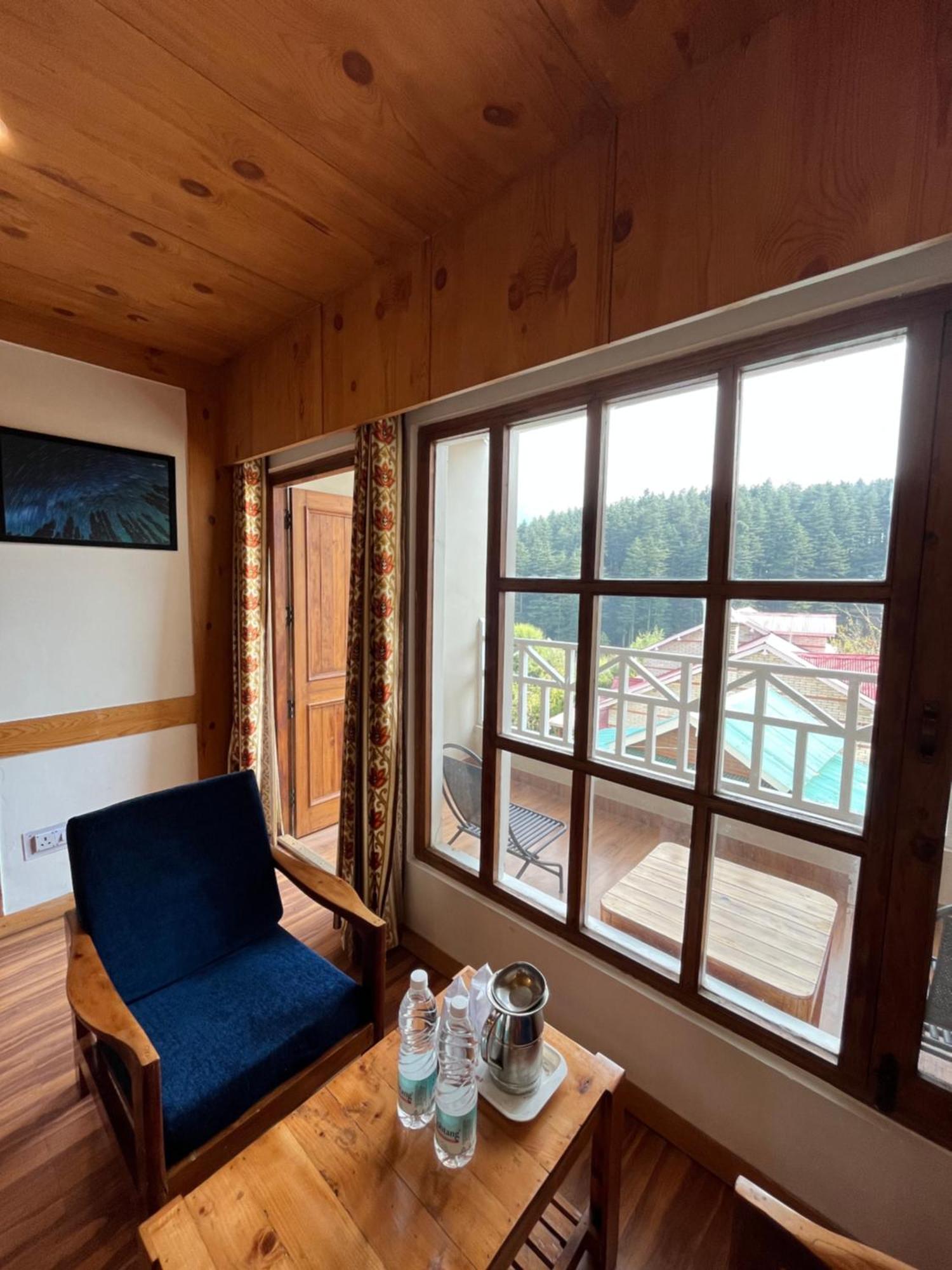 The Conifer Hotel Manāli Exterior foto
