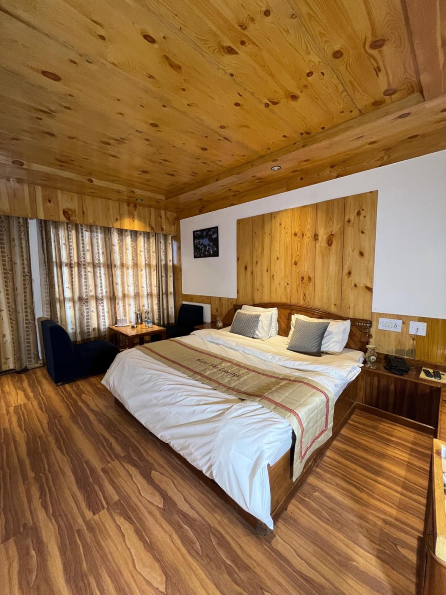 The Conifer Hotel Manāli Exterior foto